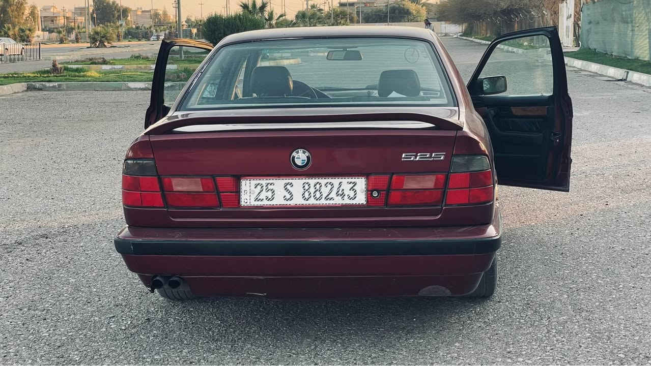 ‎للبيع 
BMW 525i 
موديل 93 
السياره مفوله من كل شي عدا سلايد روف (تنته) 
مواصفات✨
1.محرك كبس دجيتال ا‎ Singapore


**إذا كنت صاحب هذا الإعلان وتريد حذفه لأي سبب، رجاءا أرسل رسالة إلى الدعم الفني**