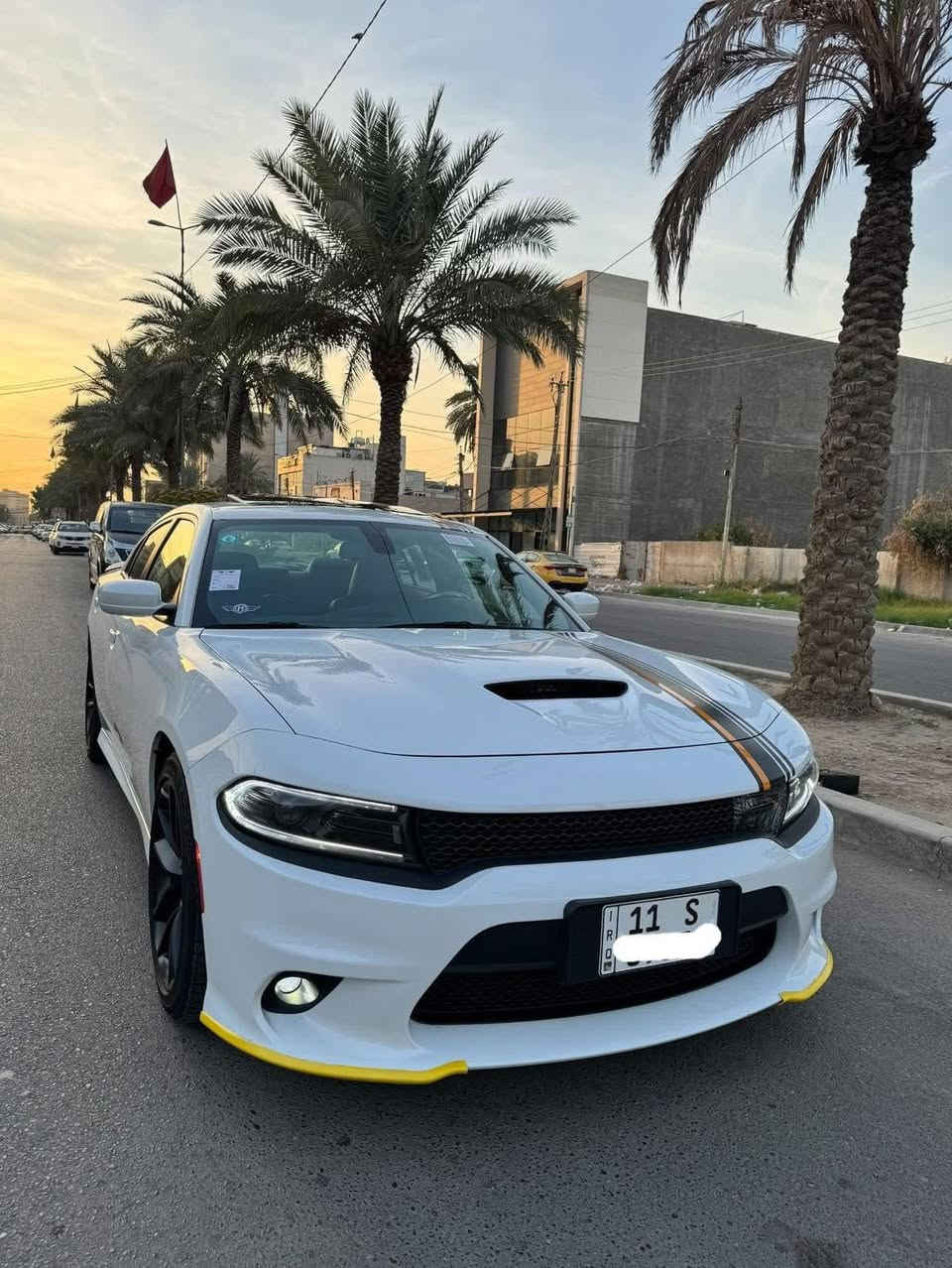 جارجر  GT PLUS موديل 2022 ( خـليـجـي )
شركه هارلم ❤️‍🔥 لون ابيض 
 (اورنج ادشن )  فول فول مواصفات نادره 
كفاله لا صبغ ولا تبديل ولا بارد ولا شخوط 
سيارة زيرووو ماشية 40 ألف  فقط رقم بغداد جديد بسمي 
بعده بفابلون الشركه 
الموديل :2022  . (خليجي) . . 
الضمان : 3 سنوات او 60 الف كيلو متر . 
المحرك : V6.  3.6L .
المواصفات :
* نسخة ORANGE EDITION. 
* خطوط طولية على الهيكل. 
* مكابح رياضية برمبو خاصة بالون البرتقالي. 
* جناح خلفي اسود. 
* ويل قياس 20 انچ اسود . 
* ستيرن رياضي . 
مقاعد رياضية من الشاموا مع خطوط بالون البرتقالي. 
* نقطة عمياء . 
* مصابيح أمامية زنون . 
* كشافات الضباب زنون . 
* المصابيح الأمامية مع LED . 
* حساسات . 
* شاشه كبيرة مع نظام ملاحة نفكيشن GPS .
* الشاشة مع اوپشنات SRT . 
* سستم صوت الپاين .
* فتحت سقف (سلايد) . 
* مقاعد أمامية كهربائية عدد 2 . 
* ذاكرة لحفظ وضعيات الجلوس (ميموري) . 
* مقاعد أمامية تبريد وتدفئة . 
* مقاعد خلفية تدفئة . 
* تشغيل عن بعد . 
* ستيرن كهربائي . 
* تدفئة ستيرن . 
* محدد سرعة . 
* تلفون بلوتوث . 
* كاميرا خلفية .
* مرايا متحسسة للاضاءة العالية .
* كير شفتر بالستيرن . 
* دخول ذكي (بصمة) .
* الرقم بغداد 
السعر 350  
*العنوان: البصره 
للاتصال ع الرقم: ***********
