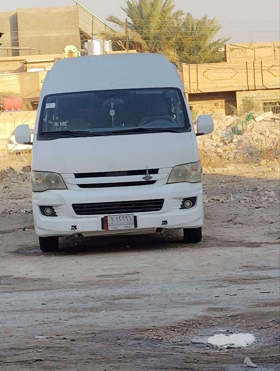 السلام عليكم جمبي عالي للبيع موديل 13 بيها ضربه بالصفحه الطويله والسياره مصبوغه عام لحد القماره مكينه بيها تنقيص شويه تبريد شغال اكسن جديد كير جديد حداديه  كامله ب 95 وبيها مجال ***********

