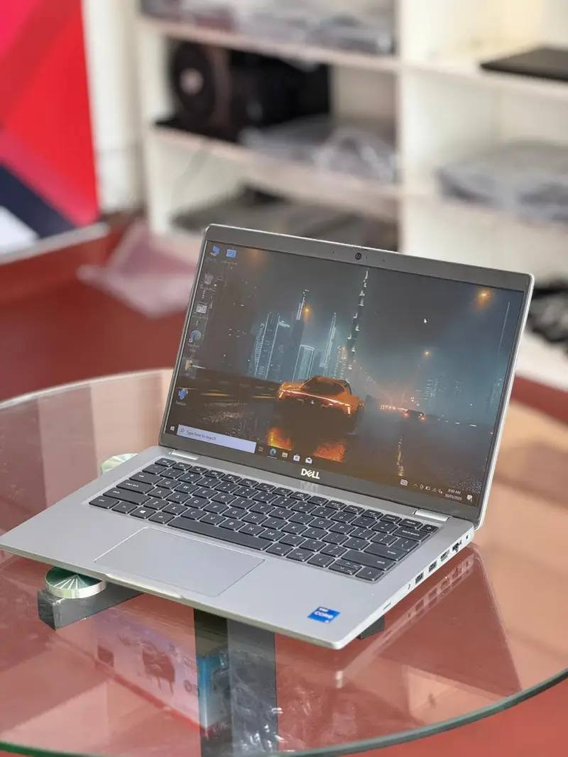 لابتوب Dell Latitude 5430 للبيع 
مناسب جداً للأعمال المكتبية الثقيلة مثل Word وExcel وإدارة البيانات بفضل معالج الجيل 12 ورام 16GB.
ممتاز للبرمجة وتطوير المواقع والتطبيقات المتوسطة ويعطي أداء سريع مع SSD ‏M.2.
يشغل برامج التصميم مثل Photoshop وIllustrator وأعمال Canva بسلاسة للمشاريع المتوسطة.
مناسب للمونتاج الخفيف إلى المتوسط بدقة 1080p بدون مؤثرات ثقيلة جداً.
Dell Latitude 5430
Core 5th Gen 12th Generation
U Series
16GB DDR4 RAM
512GB SSD M.2 
14-inch Full HDD
السعر 520 الف
يوجد توصيل


**إذا كنت صاحب هذا الإعلان وتريد حذفه لأي سبب، رجاءا أرسل رسالة إلى الدعم الفني**