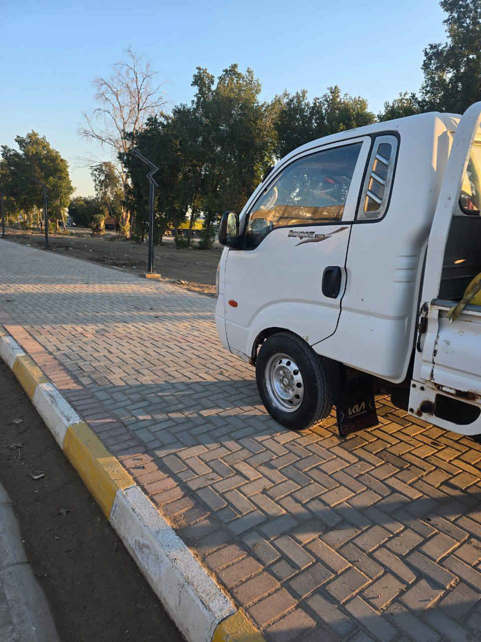 سلام عليكم
للبيع كيا بنگو موديل 2010 
محرك 3000 (سبلاين)
تخم تاير للاستفسار أكثر أتصل على الرقم 
***********
***********
