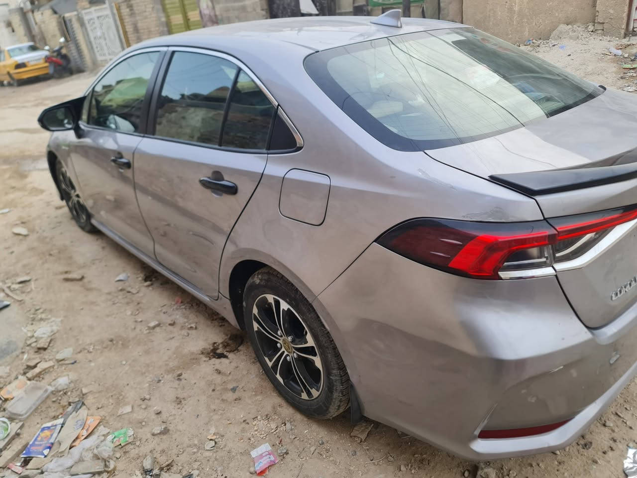 كورلا  2022 هايبرد خليجي سعودي 
يعني ياباني اصلي مو صيني ابو علامه الزركه
رقم بغداد باسمي رقم انكليزي الجديد 
عداد المسافه 57 الف 
الون سلفر مميز
مواصفات فول عدى الفتحه
بصمة
محرك 1800
سايد بريك بصمة
لد امامي خلفي
اوتو هولد
مود درايف
شاشة
كامرة
كروز سرعه 
تحكم ستيرن 
رادار 
وبعد بيها هواية مواصفات 
عنواني بغداد / البلديات 
السيارة بيها حالوب بسيط جدا  بلعراق
وبيها شخوط بلجاملغ الامامي جه سايق وشخط بلجاملغ الخلفي جهه سايق تعمير كولش بسيط  واضحات بلصور 
وعندي مقطع فديو للجادين

السعر  137 $
رقــم هاتف 
***********
