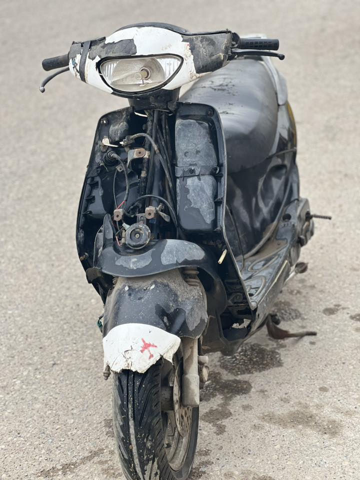 سلام عليكم 
دراجة دولفين 
تحتاج تجفيت المحرك 
السعر 90 الف
الهاتف أو واتساب/ ***********
