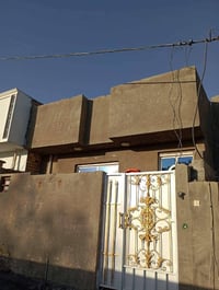 بيت للبيع المساحه ١٠٠ متر البناء بلوك  يتكون من غرفه استقبال مطبخ صحيا...