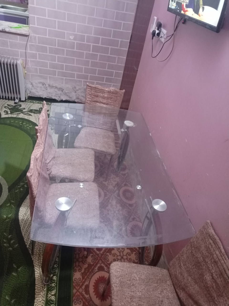 طاولت طعام جام مع اربع كراسي حديد
الشطره حي المعلمين 

***********
