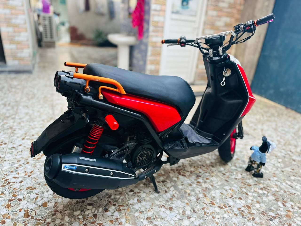 لسلام عليكم 

جبلي للبيع دراجه مكفوله لون احمر مغلفه جماليه الدراجه نضيفه حيل شاهد الله الصور تشهد وبلواقع احلى من الصور الدراجه كفاله عامله سعر مليون وبيها مجال بسيط حك الجيه مستعجل ع البيعه بسبب ضرف مادي مكاني بغداد العبيدي *********** للاستفسار اتصال ع الرقم
