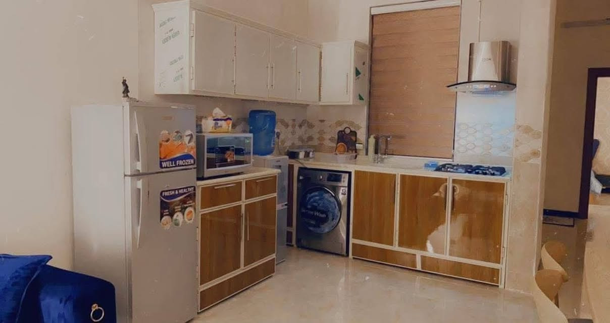 سلام عليكم متوفر شقق مثثه كراده داخل قرب جباره بشربه كهرباء 24 ساعه حارس موجود اليومي اسبوعي ***********
