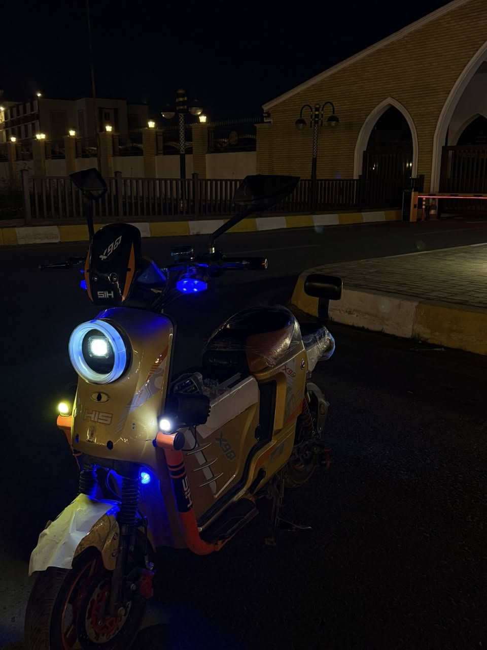 🛑سلام عليكم
🛑دراجه شحن x900 للبيع 
🛑مواصفاتها
صندوق وبصمه تشغيل وسويج وتشغيل عن بعد وسماعات وبيها هواي شغلات 
🛑5بطاريات دبل His
🛑ملف 2000 حقيقي His
🛑السعر 400 ألف وبيها مجال 
🛑العنوان بغداد الزعفرانية 
🛑رقم الهاتف الأثير ‭ ‭0787 080 5040‬
🛑الآسيا ‭0770 885 4402
