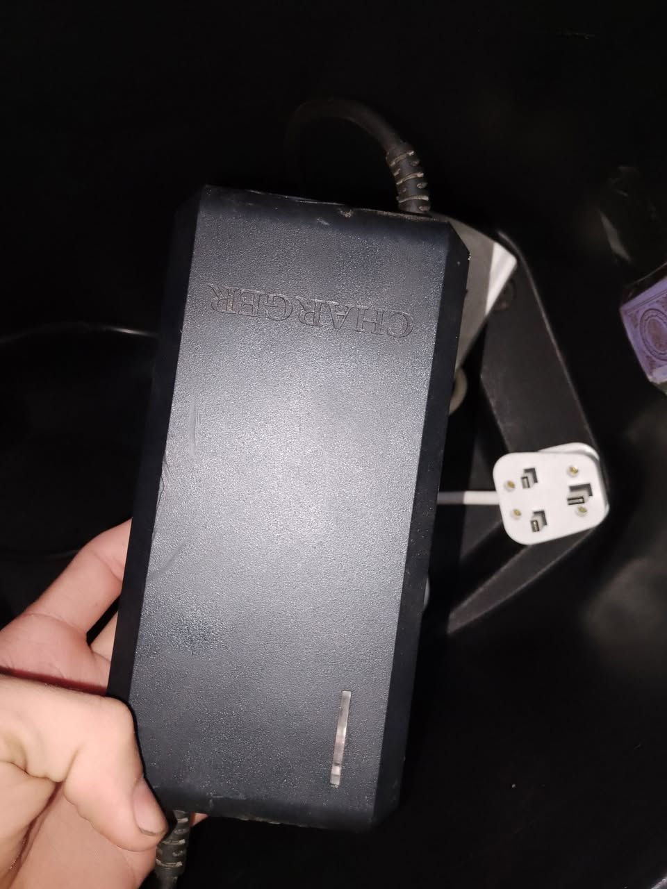 دراجه شحن ام عيون للبيع 
غنية عن تعريف 
 جديده نظافه نفس صور كلشي بيه شغال مع نسختين بصمه تشغيل عن بعد وكرت نسختين وسويج نسختين 
مع حساس سرقه 
وشحن لهاتف 
سرعته 90 لخيالي 
لحقيقي 70
3 سرع بيه مع مثبت سرعه 
R بك 
تمشي 50 كيلو متر بالشحنه لواحده 

نقص بطاريات فقط لانو بطارياته تعبانات بسبب شحنهن زاياد
سعر 700 الف وبيه مجال 
ولكل يعرف سعر هذا لمديل بالسوق شكد 
رقم لهاتف ***********
مكاني بغداد جديده بالمشتل
