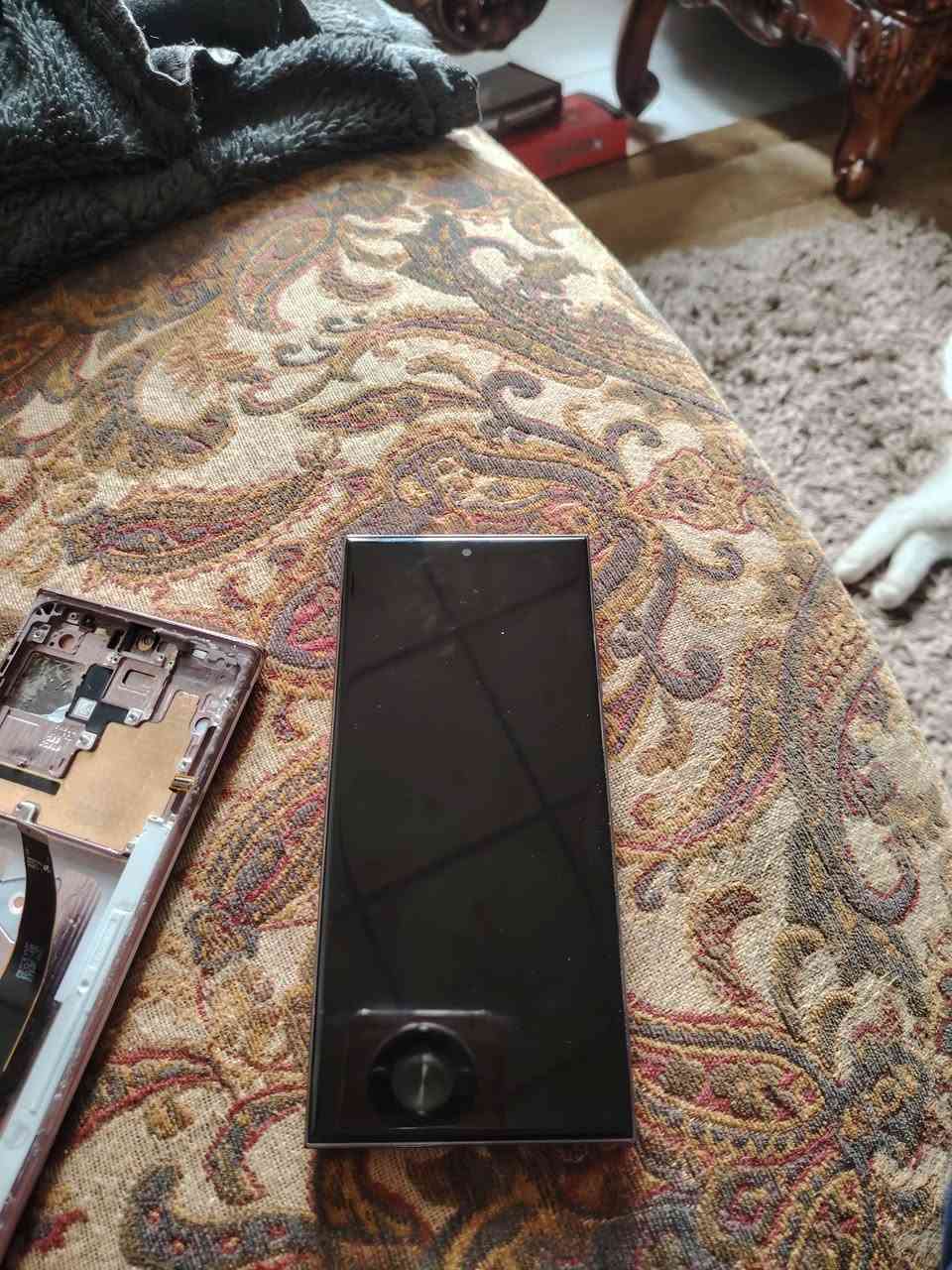 نوت عشرين الترا ذاكرة ٢٥٦ رام ١٢ مبدل شاشة واكو شاشة بلادي معاه السعر ٢٥٠ الف ***********
