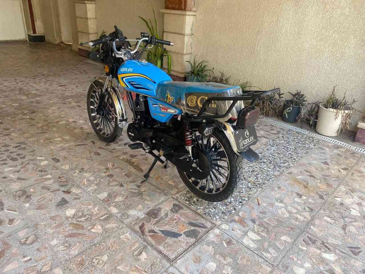 سيفان 2025 دراجة نظيفة مكينه ممفتوحة كاملة مكملة مكاني ديالى شهربان السعر 725 وبيهة مجال ***********
