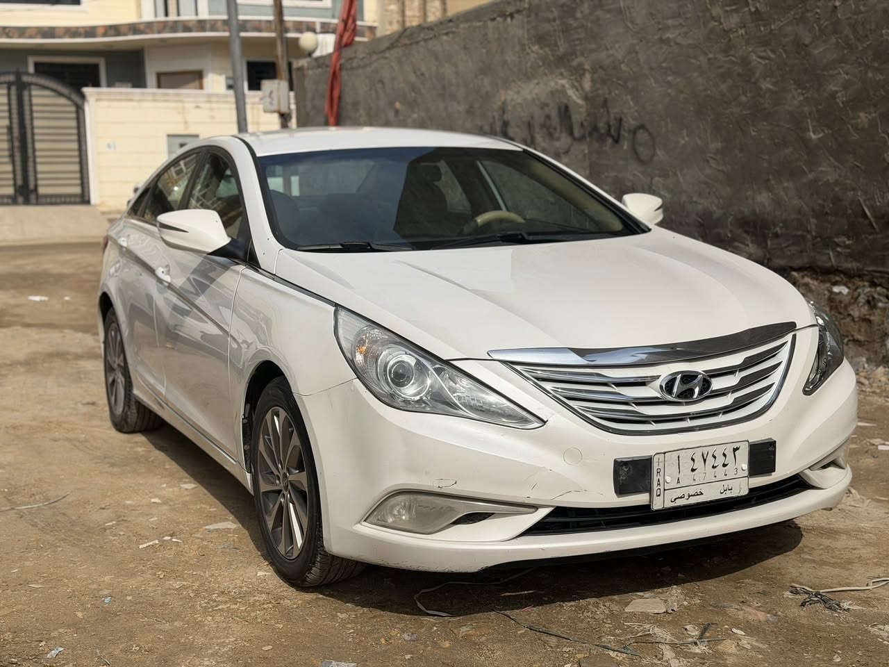 السلام عليكم 
للبيع هونداي سوناتا موديل 2014 
وارد خليجي محرك 2400 دوش 
السياره استيراد الشركة الدوليه يعني فول مواصفات 
كير ومحرك ممفتوح ابد كله ع وضع البلاد
السياره جديده وجاهزه ومال جناي وماعايزه مصرف 
تخم تاير وتبريد وحداديه كلها جديد
رقم بابل تحويل ثاني يوم 
السياره كفاله عامه من التبديل والفتح والبارد بيها فقط شبر بالجاملغ الامامي جهة الراكب مشخوط ومصبوغ مو كله للنص 
بدون فتح عده ذلك السياره كفاله عامه 
مواصفاتها 
كشنات كهرباء
تبريد قطعتين
كير شفتات 
داخل بيجي 
مري شفط واشاير مري 
داخل جلد
كامره وحساس خلفي 
مكاني بابل مركز الحله واتواجد 
معرض الوطن لتجارة السيارات الحديثة
السعر 143$ وبيها مجال بسيط للشراي 
للاتصال 
***********
***********
