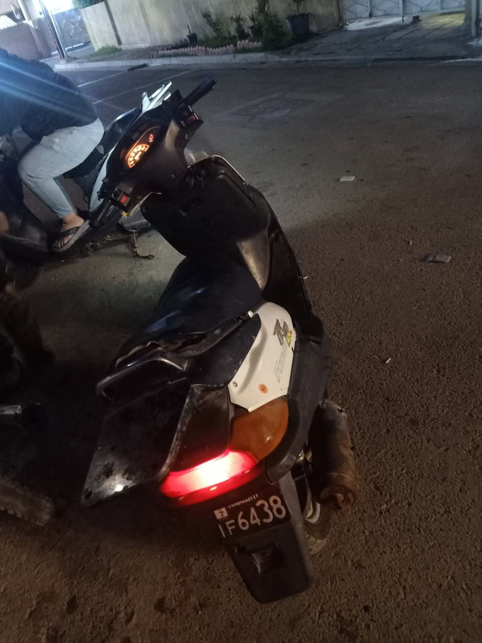 سلام عليكم دراجة فضائي لبيع سعر 175بيهة مجال شغالة بس كابريتر تعبانة


**إذا كنت صاحب هذا الإعلان وتريد حذفه لأي سبب، رجاءا أرسل رسالة إلى الدعم الفني**