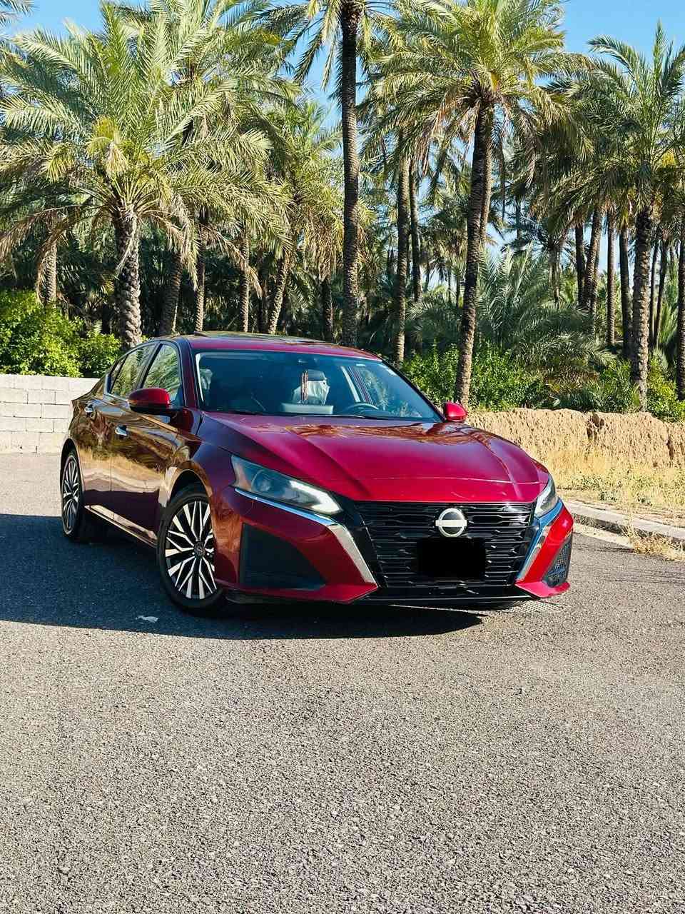 ALTIMA
2023
SV (plus)
2,5L
V4
42,594 Km

المواصفات SV PLUS 👑 //
• محرك 4 سلندر سعة 2.5 لتر بنزين
• قوة 188 حصان
• عزم دوران 244 نيوتن متر
• قير أوتوماتيك CVT
• نظام دفع أمامي (FWD)
• استهلاك وقود تقريبي 27 مدينة / 39 طريق سريع ميل
• جنوط ألمنيوم 17 إنش
• مرايا جانبية كهربائية مع إشارات
• مصابيح أمامية LED
• إضاءة نهارية LED
• حساسات خلفية
• زجاج خلفي مظلل
• مقاعد قماش فاخرة
• مقعد السائق كهربائي
• تشغيل بصمة 
• دخول ذكي بدون مفتاح
• مقود متعدد الوظائف
• شاشة معلومات 8 إنش
• شاشة عدادات 7 إنش
• نظام Apple CarPlay
• نظام Android Auto
• بلوتوث
• مثبت سرعة
• مكيف أوتوماتيك ثنائي المناطق 
• نظام الفرملة التلقائية
• نظام التحذير من مغادرة المسار
• نظام مراقبة النقطة العمياء
• تنبيه حركة المرور الخلفية
• كاميرا خلفية
• نظام ABS
• نظام الثبات الإلكتروني VSC
• وسائد هوائية متعدد

ضرر  ( جاملخ امامي صبغ + بنيد صبغ )
بدون دواخل ✅
شواصي سليمة 💯

السعر ///167$ ورقة وبيها مجال 💵

سيارة جديد و جاهز ما بيها اي نقص ✅

مكان سيارة - ديالى خانقين 🌇

للاستفسار اكثر 
***********
