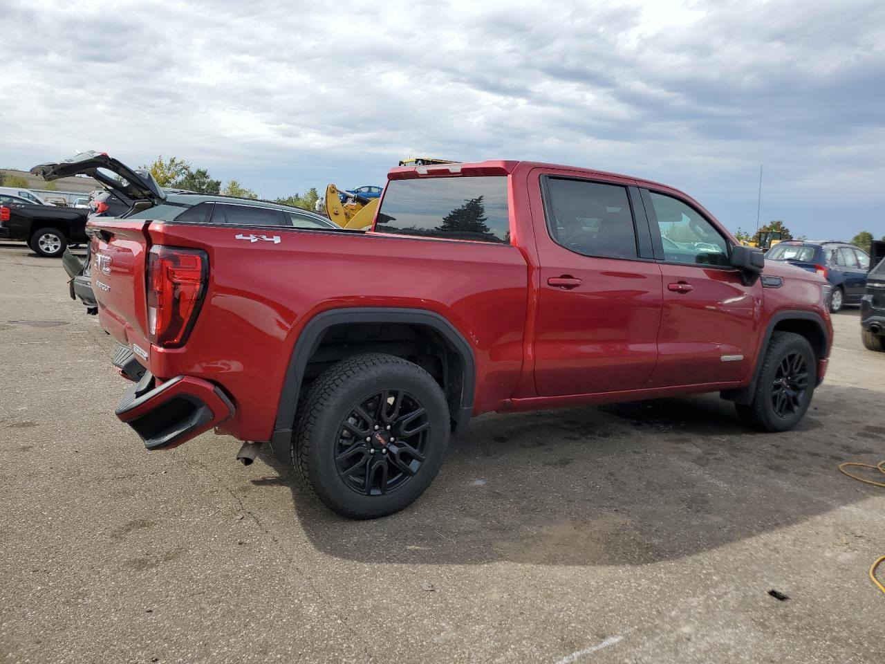 جمسي سيرا موديل 24 محرك 4 سلندر 2700 تيربو  حادثها موضح بالصور فقط دعامية  بدون اير باك او شواصي او دواخل ماشية 17.400 مايل   باب طويل بدي قصير
السعر 30000 $
  دبل قمارة السيارة مواصفات Elevation ..
 السيارة حاليا بالأردن بالحرة
السعر البيع هذا بالأردن وباقي التكاليف على المشتري..
كمرك وغيرها..
للاستفسار الاتصال
***********
