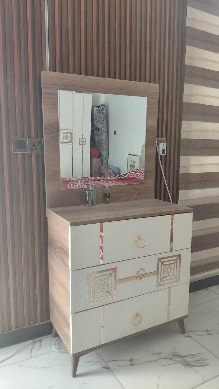 غرفة نوم تركي للبيع 
بغداد البلديات 
***********
