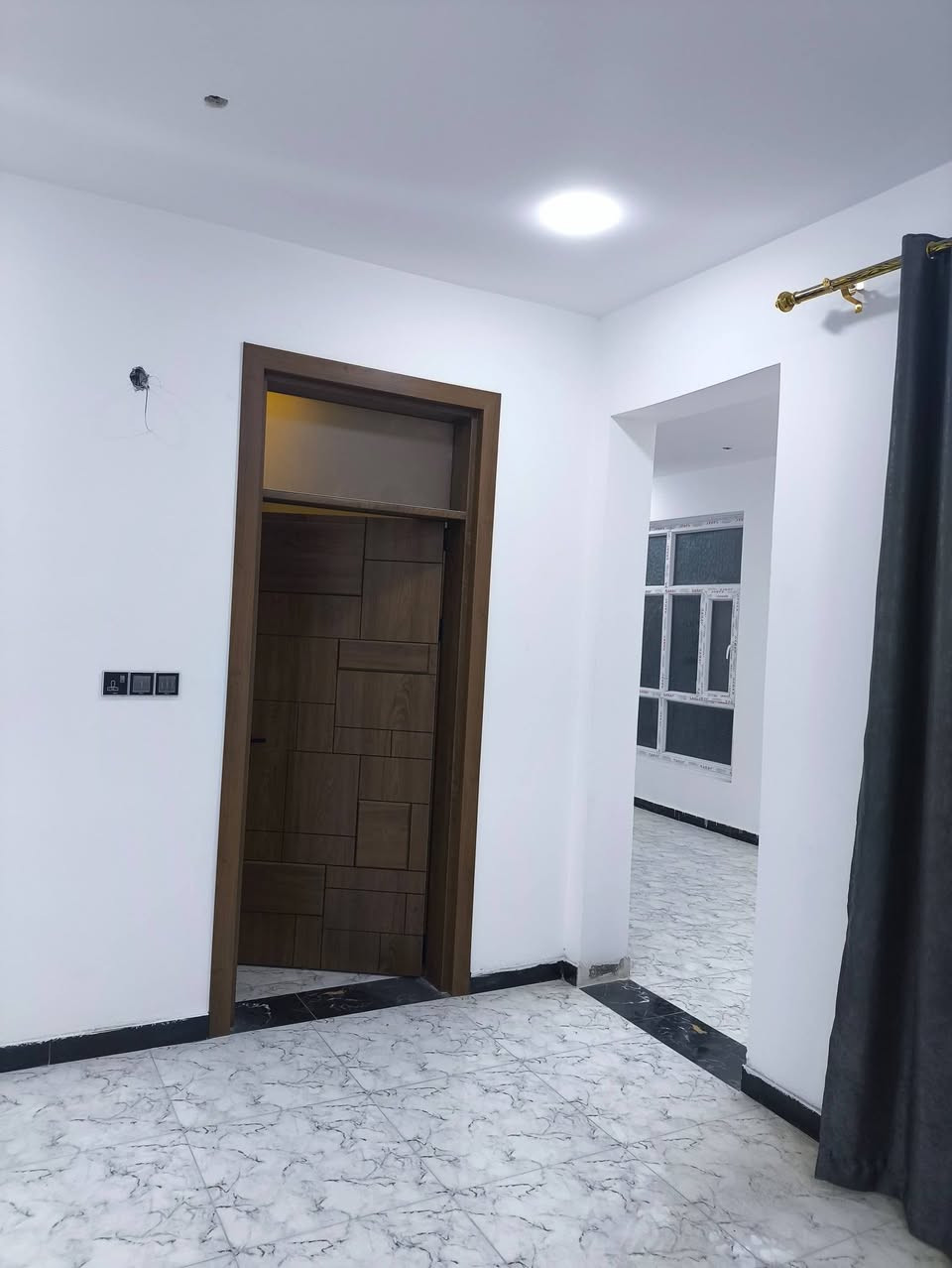 للبيع 
بيت طابو صرف 
حي البلديه
مساحه
222
مطلوب اسكان 
42
استقبال
مطبخ حار بارد
صاله 
غرفتين
مجمع صحي
الطابق الثاني
غرفتين 
صاله
مجمع صحي
للاستفسار مراجعه مكتب السنيه للعقار
قرب جامع السنيه الكبير 
***********
