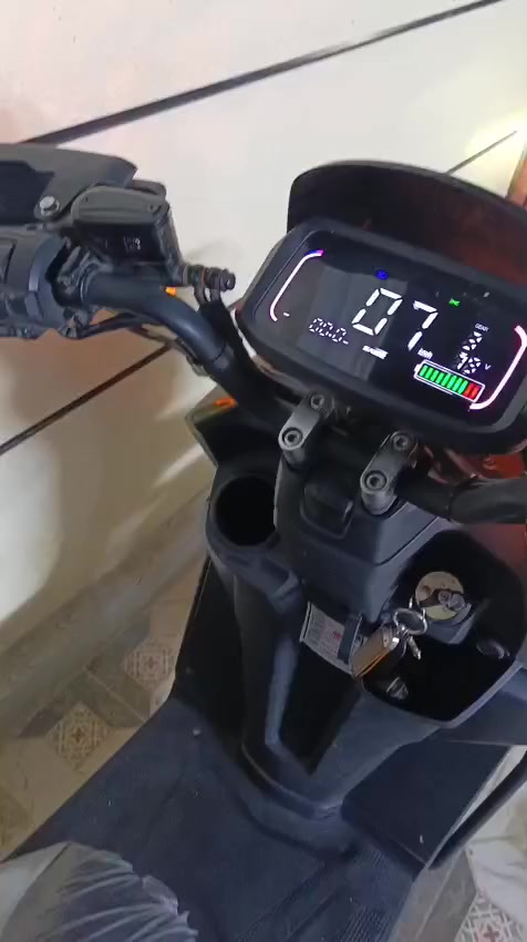 سلام عليكم اخوان عندي دراجةشحن
نوع  دراجة اباتشي  gr sport
٦بطاريات 
سرعتهة توصل ٦٥
لون اخضر 
السعر ١١٠٠
وبيهة مجال للشرايه فقط 
المكان بسماية 
للتواصل ‏‪***********‬‏
