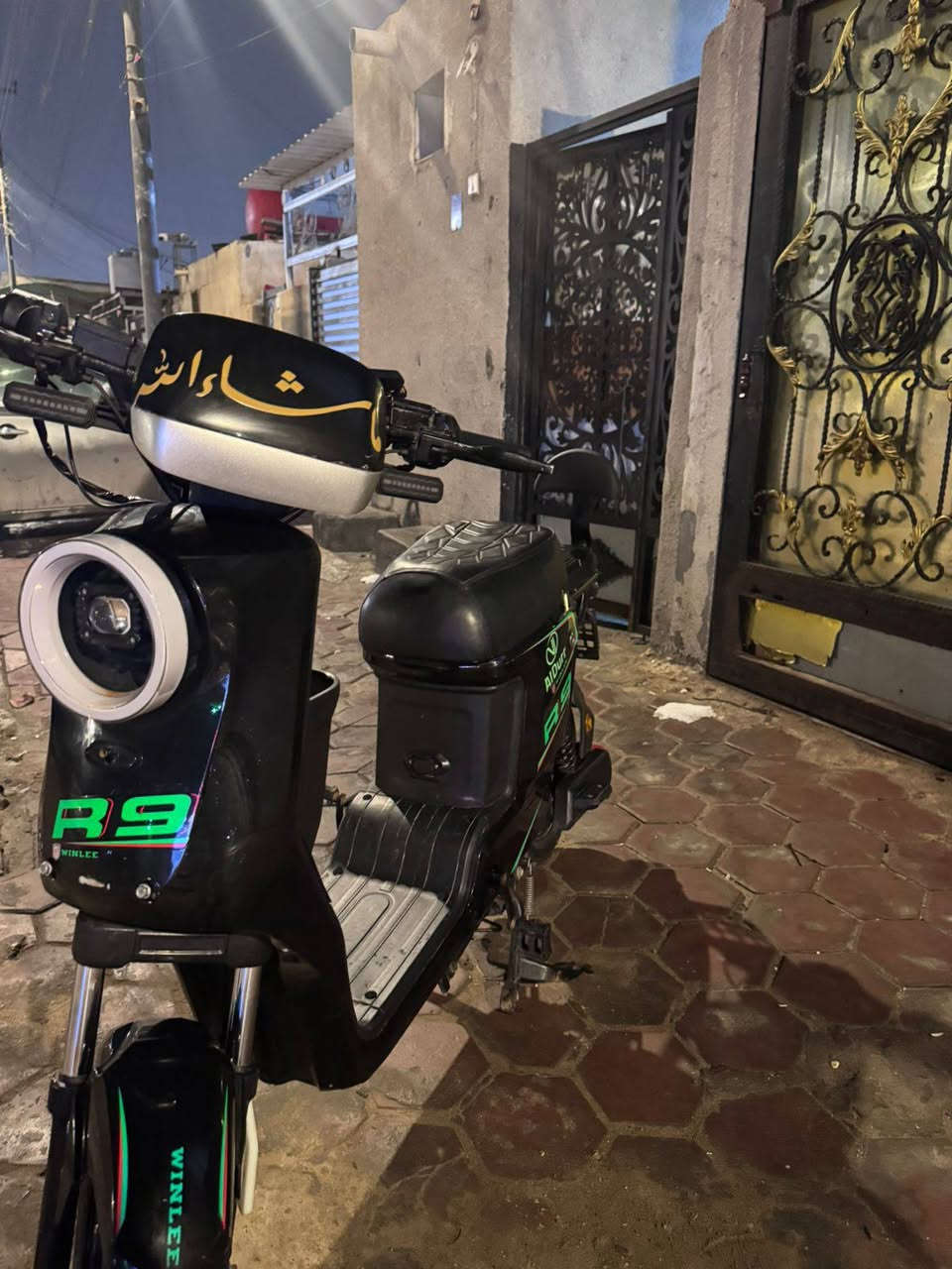 سلام عليكم دراجةR9  مديل 2026دراجه جديده صالي شهر ونص من ماخذه دراجه باتريات بل جيس 32 انبير دراجه بلوتوث+ اشاير كلها شغاله ولايتات دراجه معروضه 425 وبيه مجال حك جيه مكان البصره استفسار ***********
