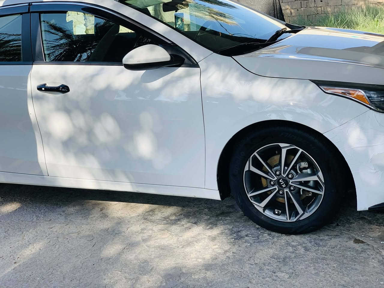 السلام عليكم اخوان
كيا فورتي موديل 2020 
رقم بغداد 
مكينه 2000 دوش 
كير AT 
كل التفاصيل راح اذكرها بالمنشور لتخابر وتكول شبيها مابيها 
مواصفات 
تحديد مسار 
رادار امامي 
شاشه كبيره تدعم كاربلاي 
حساس اطارات 
حساس مقود 
تحكمات جهتين 
توقف ذاتي 
مانع انزلاق 
ثلاث انضمه قياده 
كلين ليبل واحد اكو كم ملاحظه صارت بالعراق موضحه بالصور 
مكاني بابل السعر 135 ترهم مراوس ابقل منها حسب القناعه
*********** الواتساب @إشارة
