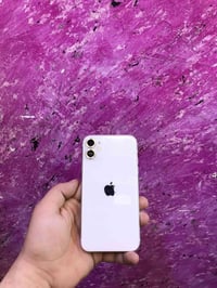 ً ايفون 11عادي نضيف مامفتوح بس بصمة واكفه  بطاريه 75 ذاكره 128 السعر 2...