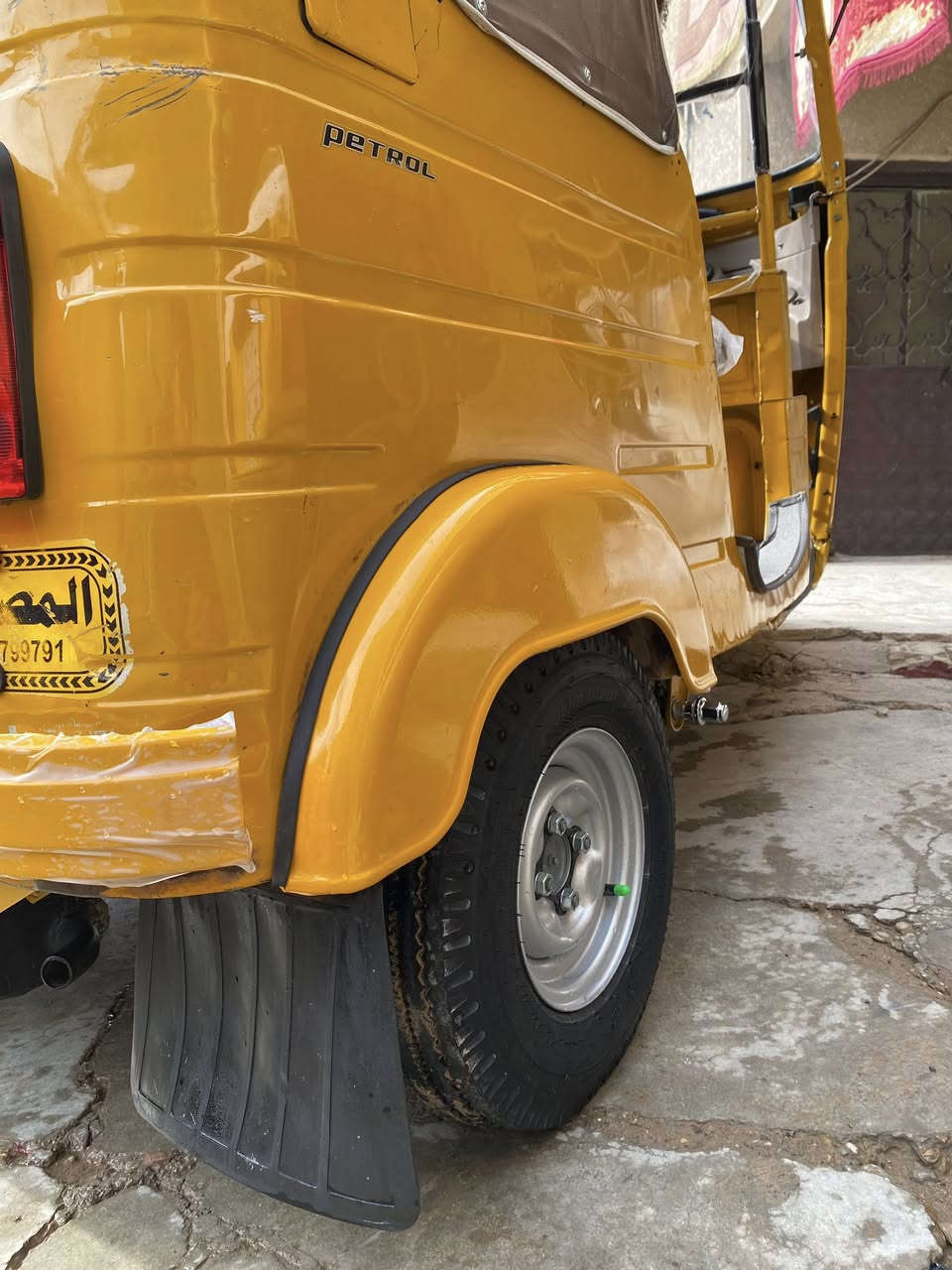 تكتك 20 للبيع رقم سنويه بيه تكمه  راجه بارح فقط الباقي كفاله عامه مكينه بس خير من الله السعر 7بيه مجال مكان بسمايه ناحيت الوحده ***********
