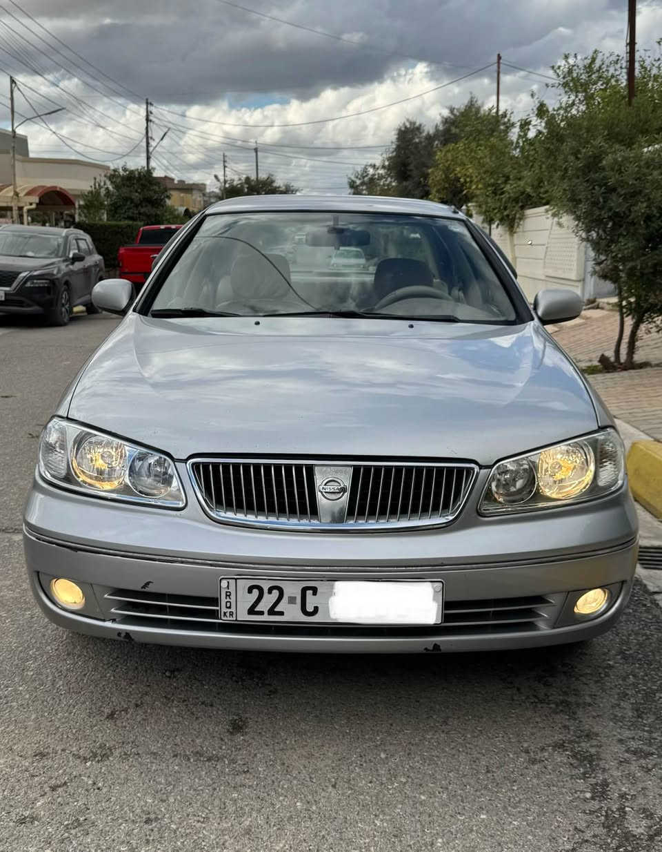 🚗 للبيع – نيسان صني 2008 خليجي  
📍 الموقع: كركوك مع كوبون بانزين جاهز

🔹 المواصفات الأساسية:  
• النوع: نيسان صني  
• الموديل: 2008 (خليجي)  
• المنشأ: يابان 🇯🇵
• المحرك: 1600  اسود
• الكير: أوتماتيك  
• اللون: رصاصي  
• اللون الداخلي: بيج × رصاصي غامق  
• ماشية : 370,000 كم  

🔹 المميزات:  
✔ قفل مركزي  
✔ أبواب وشبابيك كهربائية  
✔ مرايا جانبية كهربائية  
✔ تبريد ثلج (المعروف عن الصني)  
✔ كير ومكينة بلادي وبشرط  
✔ معها كوبون بانزين جاهز – كركوك  

🔹 حالة السيارة:  
• السيارة معتني بيها جداً وعلى إيدي من سنة 2011  
• أستخدم بانزين محسن بشكل دائم  
• تبديل أفضل نوع زيت كل 4,000 كم  
• تايرات إندونيسي مبدلات قبل 4 أشهر  
• السيارة جاهزة وكاملة وما تحتاج أي مصرف  

🔹 ملاحظات بكل شفافية:  
• جاملغ متبدل بلادي وبه شخط  
• ضربة بالصندوق متعدلة على البارد كركوك, العراق


**إذا كنت صاحب هذا الإعلان وتريد حذفه لأي سبب، رجاءا أرسل رسالة إلى الدعم الفني**