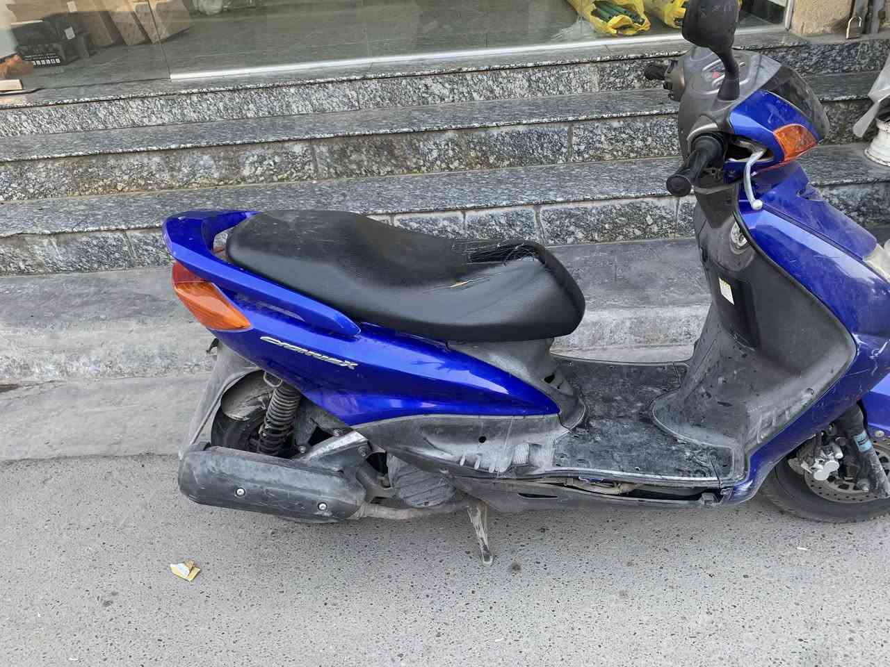 السلام عليكم سكنس ثنيه البيع دراجه نظيف جديد سعرها600وبيها مجال رقم تلفلون ***********
