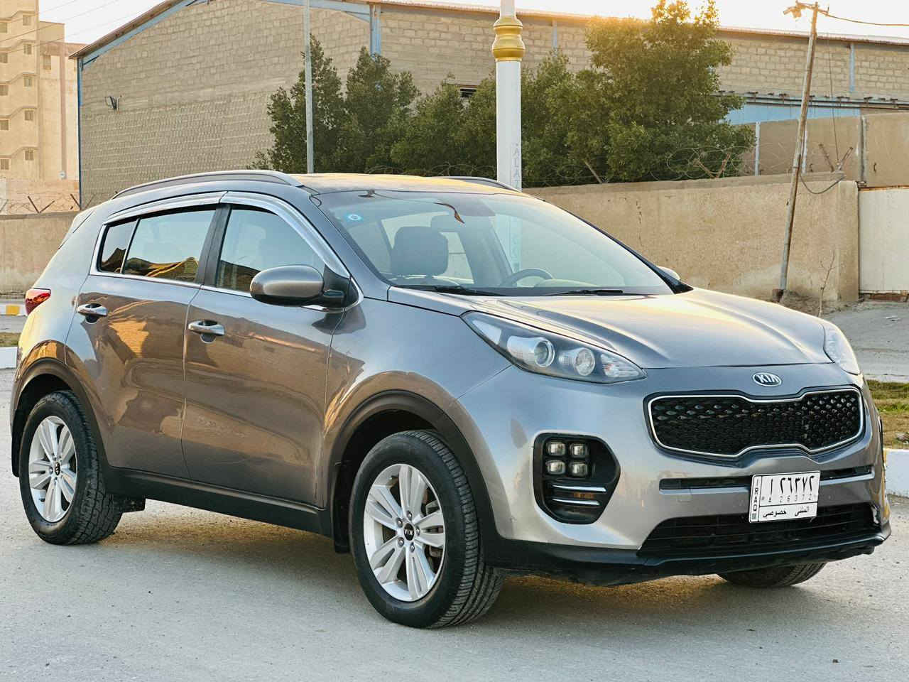 سلام عليكم 
اللبيع أو مراوس 
كيا سبورتج موديل 2017 شكل جديد رقم مثنئ حره تحويل مباشر 
وارد امريكي ضررها جاملغ وباب صبغ جها اليمنه بدون تبديل سياره 
مواصفات سياره 
شاشه حجم وسط 
كامرا خلفيه 
بصمه تشغيل 
كشنات جلد 
كشن كهربائي 
دواخل عسلي 
تحكمات ستيرن كامله 
مانع انحدار 
مانع انزلاق 
محرك 2400 
ويل كروم 
تبريد قطعتين 
سياره جاهزه وجديده الاخير 
كير محرك تبريد تخم تاير حداديه 
جاهزه الاخير 
# مكان - سياره - ناصريه
السعر 140 وبيه مجال 
الاستفسار أكثر ***********
