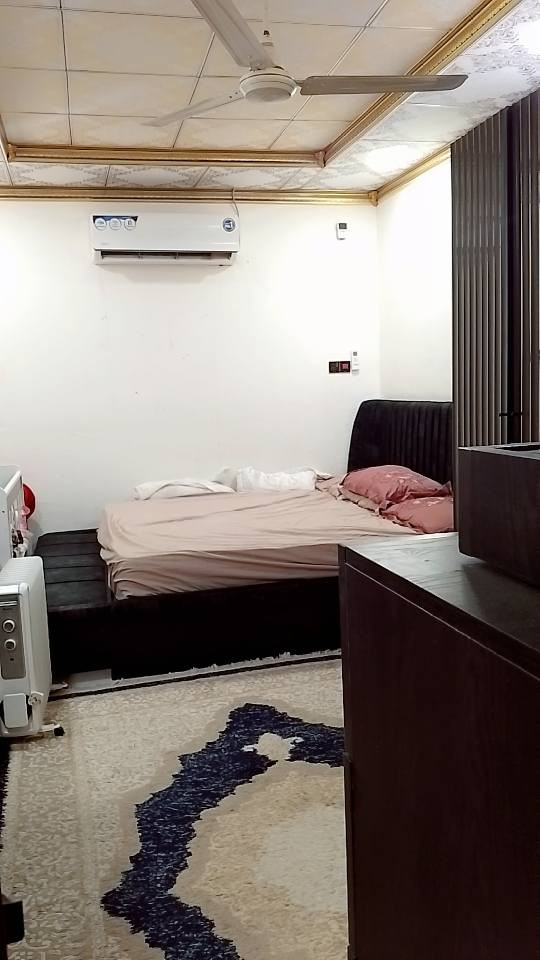 بيت للبيع طابو صرف مساحته 150متر بالدريهميه الاولى قرب گراج البلديه يحتوي  4غرف وكلها مسلحه وكونكريت 2غرفه  فوگ وبكل غرفه حمام وبناء الفوگ ثرمستون وجوه غرفتين وديوان وصاله وحمامات داخلي بسعر 125مليون قفل المنطقه حلوه وهدوء وجميع الخدمات. للاستفسار ***********
