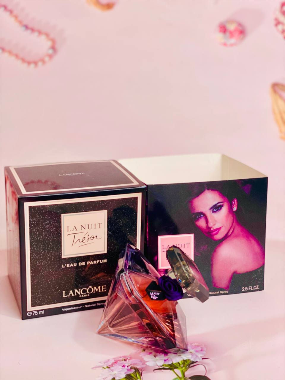 ✨ عطر الأنوثة الغامضة ✨
La Nuit Trésor من Lancôme 🌹🖤

عطر فخم يخطف القلوب من أول رشّة 😍
ريحة دافئة، ناعمة ومغرية تخلي حضورچ ما يننسي 💫

💎 مناسب للسهرات والمناسبات الخاصة
💎 ثبات وفوحان عالي يدوم ساعات
💎 لمسة أنوثة راقية بكل تفصيلة

إذا تحبين التميّز والغموض… هذا العطر إلك 👑
المنشأ فرنسا 🇫🇷 
الحجم 100ml

#FYP
#EXPLORE
#REELKAROFIELKARO
#TRENDINGTOP


**إذا كنت صاحب هذا الإعلان وتريد حذفه لأي سبب، رجاءا أرسل رسالة إلى الدعم الفني**