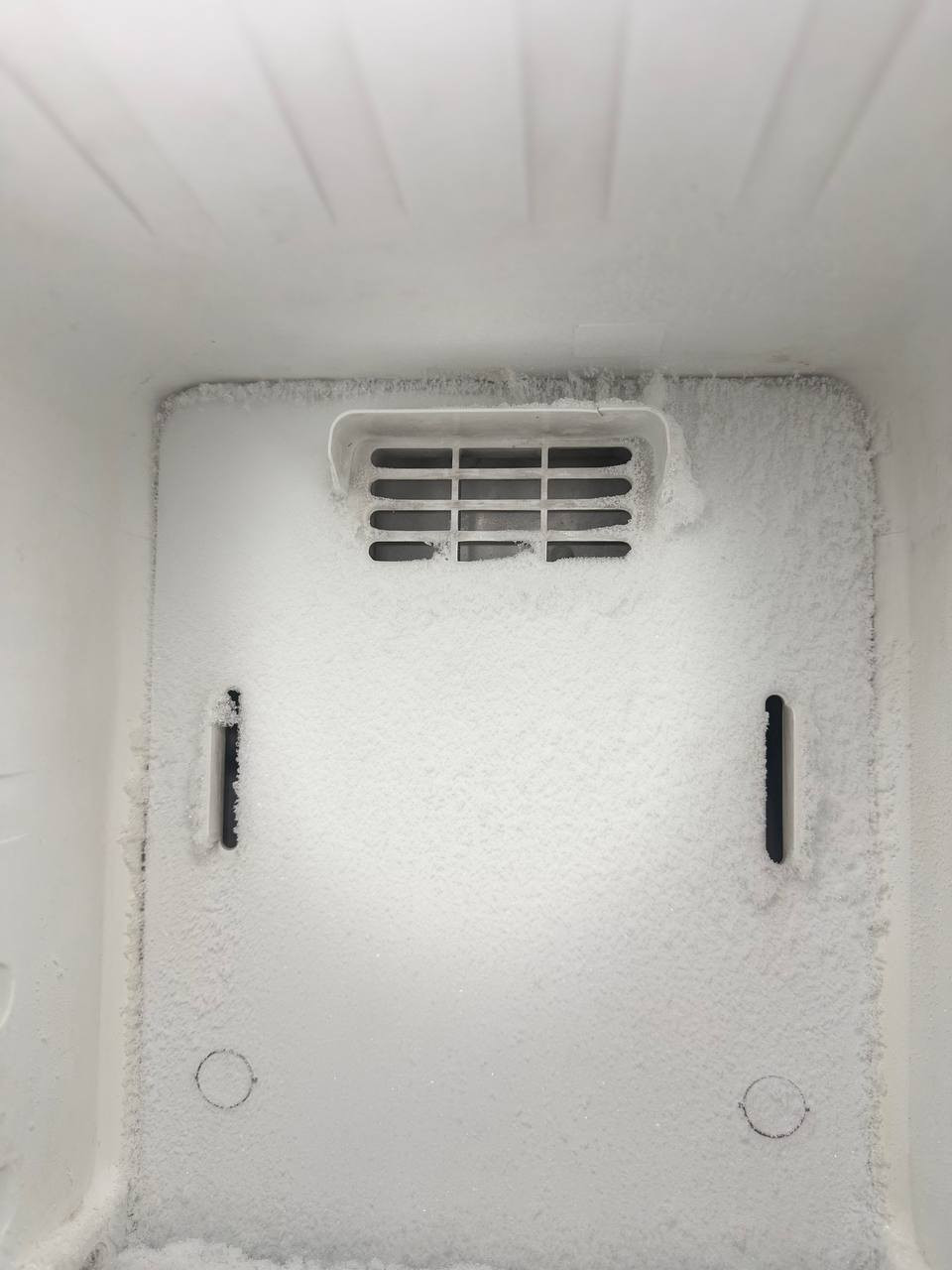 السلام عليكم...
هايه ثلاجه الريان شركة اصليه ومعتمده ثلاجه صدك قويه اخت الجديده ما بيهه شي نظيفه البيبان جام (كزاز) تحكم شاشه جديده ما صارله سنة وشويه من اشتريناهه..
سبب البيع. السفر 
السعر 650وبيها مجال
العنوان بغداد البلديات
الرقم ***********
