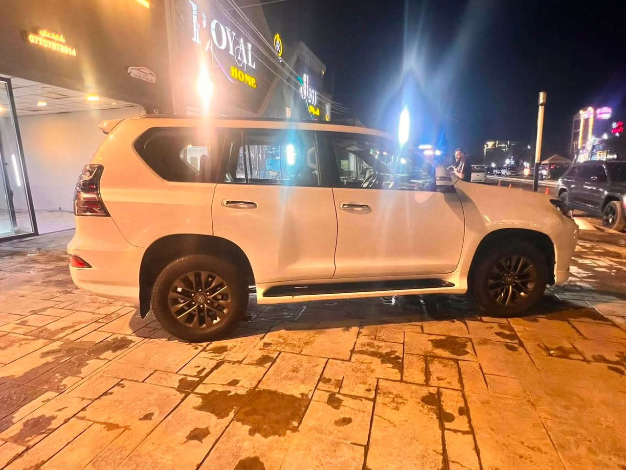لكزز  برادو وارد امريكي حادث بسيط 
بيع او مراوس اعله او اقل نتراهم 
محرك 8 سلندر 
بريم 
اعله فئة مواصفات ب موديله 
ماشيه   84 
محرك كفاله 
حادث بسيط 
بدون اي نواقص 
جكات 
كامرات 360 
رادار تحديد مسار 
مقاعد جلد لون جلد كتبه 
تحكم مقاعد كهرباء 
شاشات خلفيه 
مقاعد تدفئه تبريد
خزن وضعيات السايق 
ستيرن كهرباء 

صدر جديد 
تايرات جديد 
مكان السياره سيديه
 ***********
