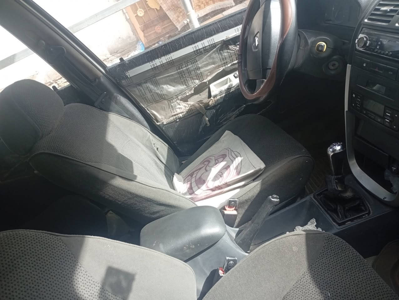 السلام عليكم سمند سورون موديل 2012 سيارة مبدل فقط البنيد والدعامية الأمامية 
اتصل 
 *********** السعر 42 ،$
 بابل ناحية النيل
