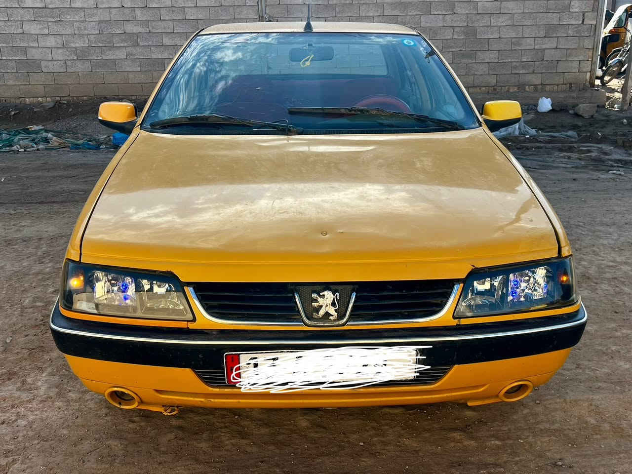 بيجو 405 للبيع مديل 2012 سنويه لل 2030 مصفره هيئه وغرامات رقم جديد ميسان مكينه كير حداديه تخم تاير كله جديد تبريد تدفئه كهربائيات كله شغاله السياره على اخد حبايه 
رجاء المو شراي لا يتصل السعر 29 ورقه المكان ميسان رقمي ***********
