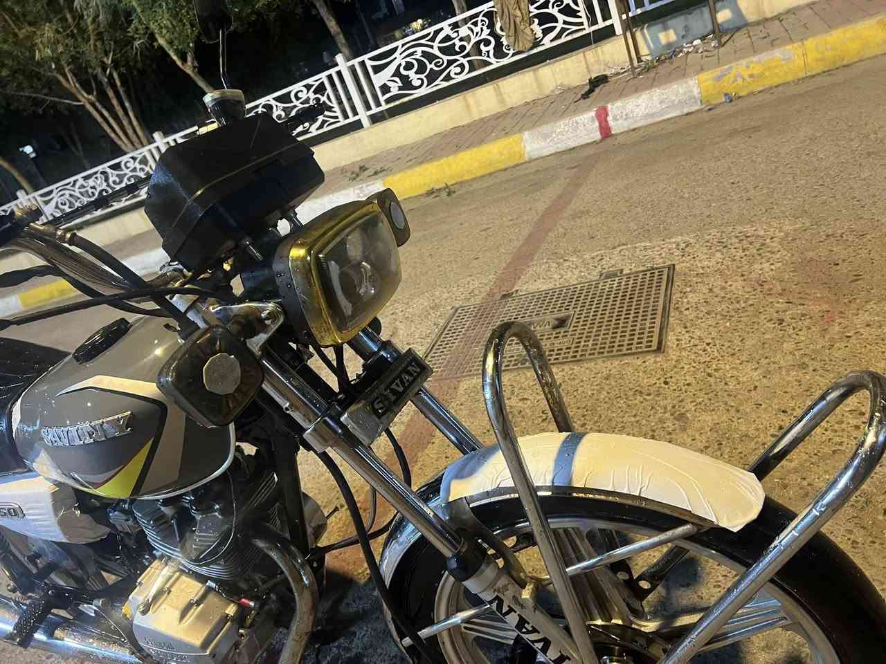 للبيع ٦٠٠ وبيها مجال دراجه إيراني نضيفه شلعه فول محرك اخرس كهربائيات دبل اشره نكرة صلف لا تنقيص لا تبخير دراجه حيل حلوة مابيهه اوراق مكفوله من السرقه المكان رمادي شارع ٢٠ 
***********
