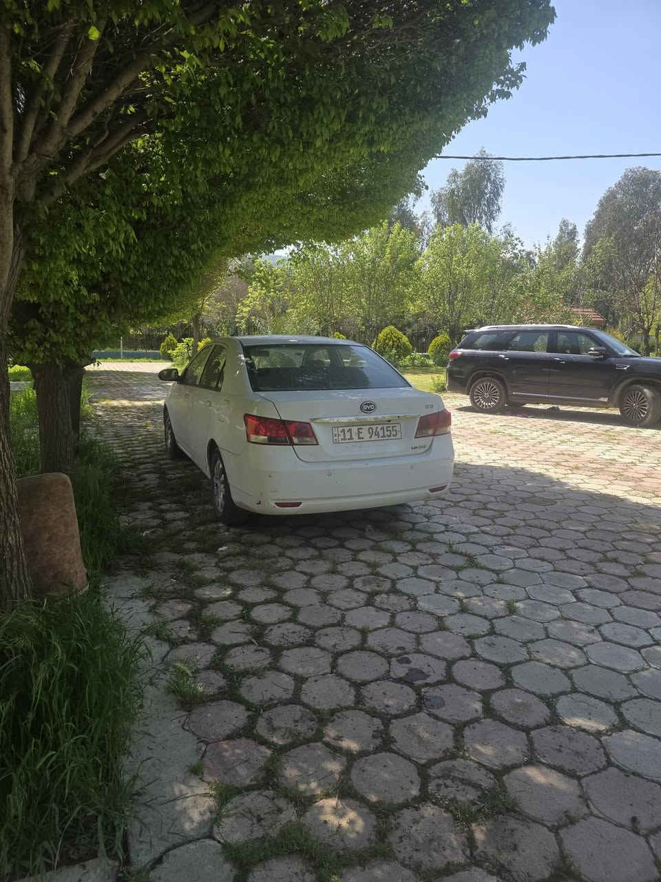 للبيع بي وايدي موديل ٢٠١٣ مكفوله من ضربه وصبغ وتبديل سياره بسمي هزه جديده ورقم بغداد انكليزيمكينه وكير مكفولات تبريد ثلج 🥶تخم تاير جديد شاشه بصمه جنطه بصمه أبواب بصمه تشغيل فتحه ماشيه 109 🚶حقيقي السعر ٦٠ وبيه مجال الشراي يتصل ***********/***********مكاني شهداء البياع

