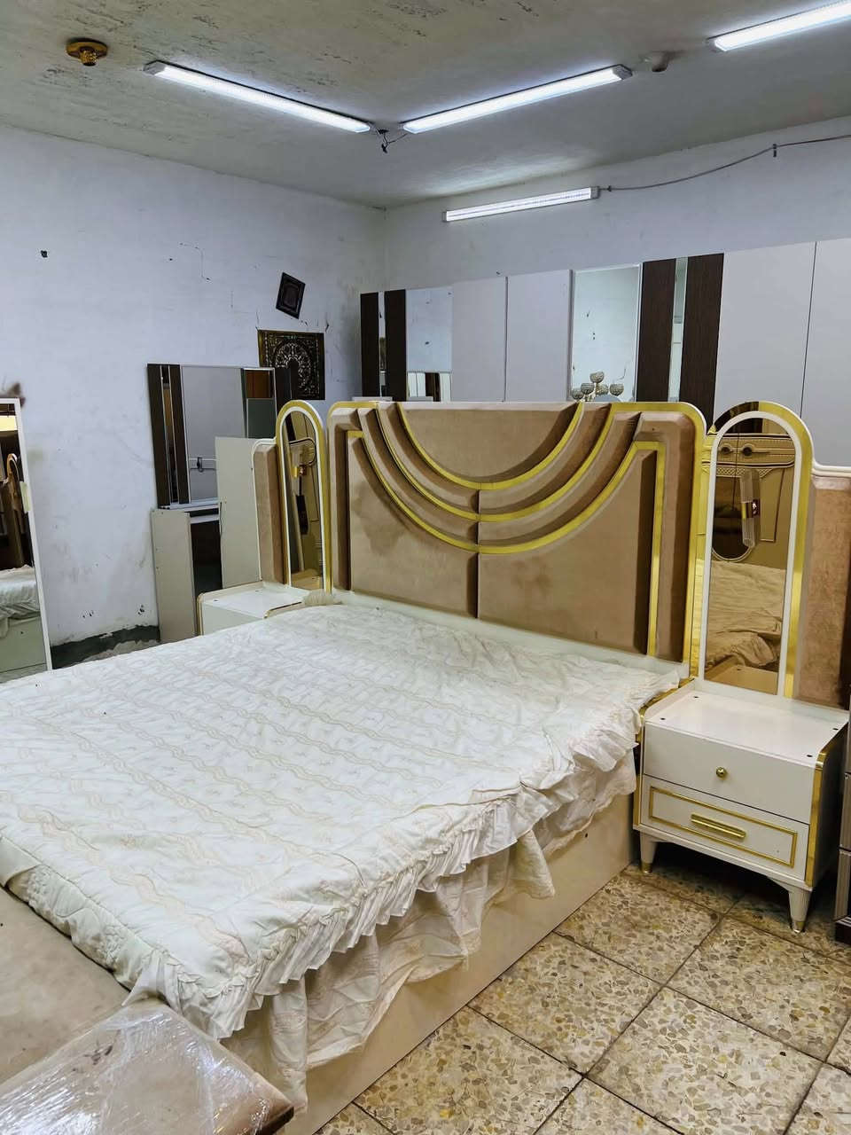 غرف نوم مستخدم متوفر عندي حجز استفسار مراسله واتس ***********
