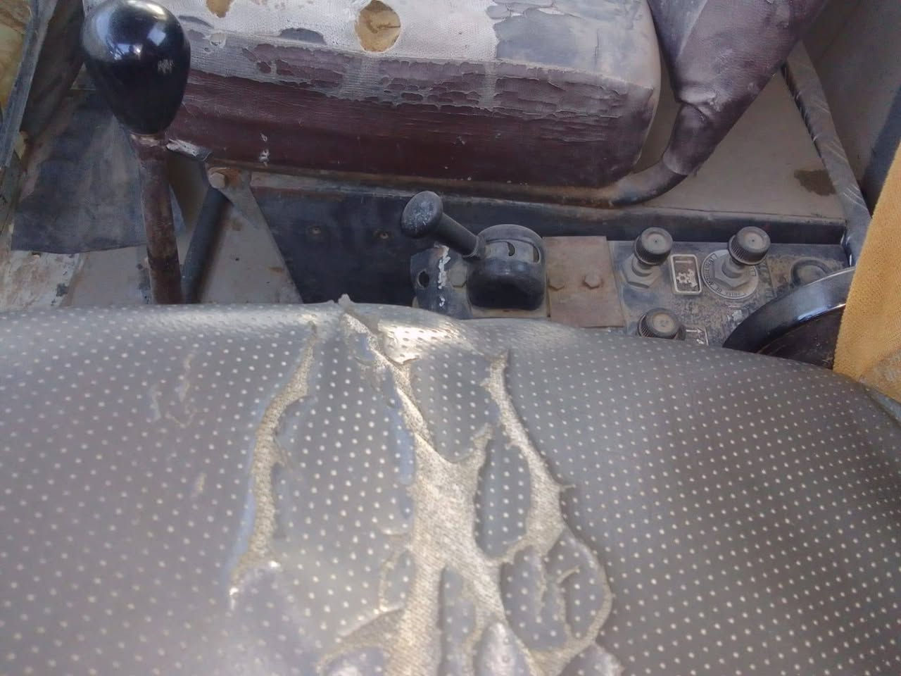 مگلف بالنشر اي استفسار الاتصال علئ صاحبه *********** رينو موديل 91 محرك 385 كير قجمه 25 شرط التحويل
