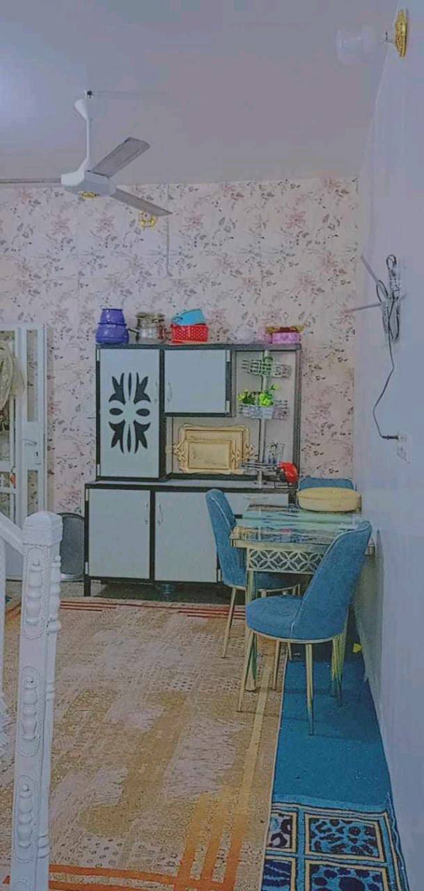 مشتمل 50 متر قاطين كامل غرفتين نوم بصف الركن منطقة الحسينية قرب جامع الصادق وخلف قائممقام الحسينيه 