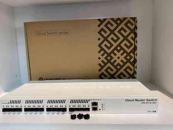 لدینا انواع مواد مایکروتیک

بالجملە و مفرد 

لدینا توصیل لکل محافضات

MIKROTIK 

***********

***********

سلیمانیە - شارع سالم -عمارە عقاری

[#Mikrotik](https://www.facebook.com/hashtag/mikrotik?__eep__=6&__cft__[0]=AZWiMl_-SS5LoGHaKiegXq8wyq1mvpXhZKAuX2kG9_hbrPtYXSE2iZfIFAjwZ7Sww4W7DLqc3se0Z_qD3HaEaxv55jmt8a3L9APq1d1X3hA_TBTiTCM6nKexIxXF9rlLlV5WM2TgrmGrp2YIrWl6AzzJk6JRzrq_29kp8O0W9d71EIGXyrQ-syR15zMO0uh8B8lYzUJNd8pAUyPqwnNpwncF&__tn__=*NK-R) [#Mikrotik](https://www.facebook.com/hashtag/mikrotik?__eep__=6&__cft__[0]=AZWiMl_-SS5LoGHaKiegXq8wyq1mvpXhZKAuX2kG9_hbrPtYXSE2iZfIFAjwZ7Sww4W7DLqc3se0Z_qD3HaEaxv55jmt8a3L9APq1d1X3hA_TBTiTCM6nKexIxXF9rlLlV5WM2TgrmGrp2YIrWl6AzzJk6JRzrq_29kp8O0W9d71EIGXyrQ-syR15zMO0uh8B8lYzUJNd8pAUyPqwnNpwncF&__tn__=*NK-R) [#slemani](https://www.facebook.com/hashtag/slemani?__eep__=6&__cft__[0]=AZWiMl_-SS5LoGHaKiegXq8wyq1mvpXhZKAuX2kG9_hbrPtYXSE2iZfIFAjwZ7Sww4W7DLqc3se0Z_qD3HaEaxv55jmt8a3L9APq1d1X3hA_TBTiTCM6nKexIxXF9rlLlV5WM2TgrmGrp2YIrWl6AzzJk6JRzrq_29kp8O0W9d71EIGXyrQ-syR15zMO0uh8B8lYzUJNd8pAUyPqwnNpwncF&__tn__=*NK-R) [#iraq](https://www.facebook.com/hashtag/iraq?__eep__=6&__cft__[0]=AZWiMl_-SS5LoGHaKiegXq8wyq1mvpXhZKAuX2kG9_hbrPtYXSE2iZfIFAjwZ7Sww4W7DLqc3se0Z_qD3HaEaxv55jmt8a3L9APq1d1X3hA_TBTiTCM6nKexIxXF9rlLlV5WM2TgrmGrp2YIrWl6AzzJk6JRzrq_29kp8O0W9d71EIGXyrQ-syR15zMO0uh8B8lYzUJNd8pAUyPqwnNpwncF&__tn__=*NK-R) [#جملە](https://www.facebook.com/hashtag/%D8%AC%D9%85%D9%84%DB%95?__eep__=6&__cft__[0]=AZWiMl_-SS5LoGHaKiegXq8wyq1mvpXhZKAuX2kG9_hbrPtYXSE2iZfIFAjwZ7Sww4W7DLqc3se0Z_qD3HaEaxv55jmt8a3L9APq1d1X3hA_TBTiTCM6nKexIxXF9rlLlV5WM2TgrmGrp2YIrWl6AzzJk6JRzrq_29kp8O0W9d71EIGXyrQ-syR15zMO0uh8B8lYzUJNd8pAUyPqwnNpwncF&__tn__=*NK-R) [#مفردات](https://www.facebook.com/hashtag/%D9%85%D9%81%D8%B1%D8%AF?__eep__=6&__cft__[0]=AZWiMl_-SS5LoGHaKiegXq8wyq1mvpXhZKAuX2kG9_hbrPtYXSE2iZfIFAjwZ7Sww4W7DLqc3se0Z_qD3HaEaxv55jmt8a3L9APq1d1X3hA_TBTiTCM6nKexIxXF9rlLlV5WM2TgrmGrp2YIrWl6AzzJk6JRzrq_29kp8O0W9d71EIGXyrQ-syR15zMO0uh8B8lYzUJNd8pAUyPqwnNpwncF&__tn__=*NK-R)
