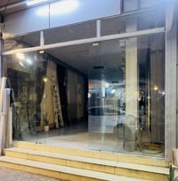 للبيع جام واجهة محل مع بيبان سلايت العرض 429سم الارتفاع 283سم السعر من...