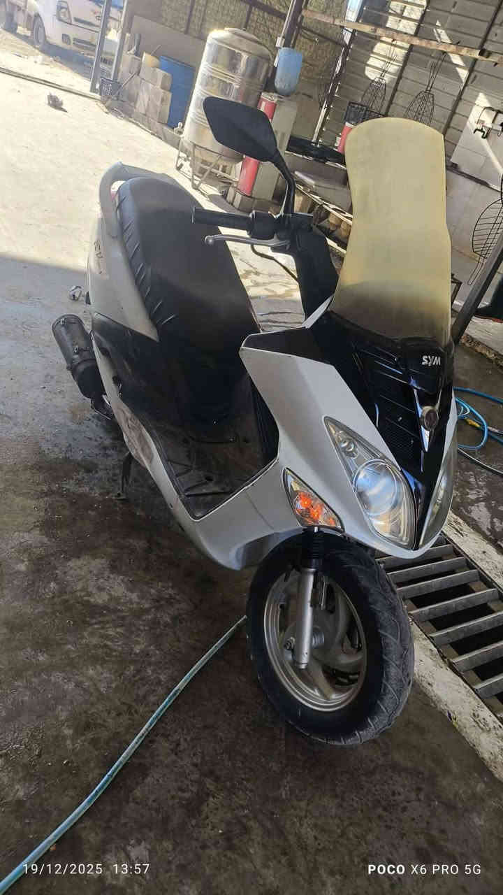 سلام عليكم دراجه سايم موديل 2017 محرك نضيف دراجه حلوه بيه ملاحضات بصيطه جدا مراوس ب CB4 او للبيع السعر700 مكان الرمادي الورار للتواصل *********** يوجد وات ساب 

ملاحضه دراجه بيه اوراق منفيس  اكفلك سرقه
