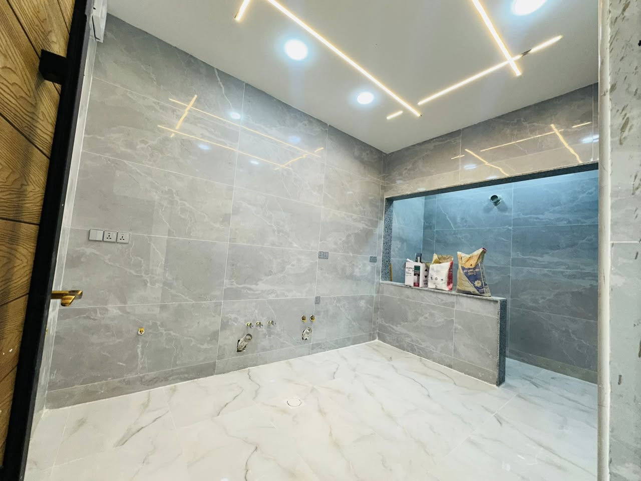 #عروض_مكتب_دعاء_الخير_للعقارات 🏡
للبيع بيتين

بحي الصديق 

خلف جامع المهيمن

مساحة كل بيت 100 متر واجهة 10 متر 

كل بيت اربع غرف نوم 

هول وستقبال 

صحيات بطابقين وبيتونه

سند ملك صرف شرط التحويل 

للاستفسار اكثر يمكنكم مراجعة المكتب الكائن في حي الصديق سايدين البحرين قرب مدرسة النبلاء الاهلية او الاتصال 

***********

***********

***********

كما يمكنكم مراجعة مكتب دعاء الخير لتجارة العقارات والمقاولات  

نستقبل كافة العروضات بمختلف المساحات السكني والتجاري

للاستفسار  مراجعة المكتب حي الصديق بداية سائدين البحرين 

 

قرب مدرسة النبلاء الاهلية او 

الاتصال 📞

***********

***********

***********
