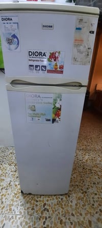 ثلاجة حجم ١٤ قدم شغال  سعر ٧٥  بي مجال   ٠٧٧٠٣٩٤١٩٩٢