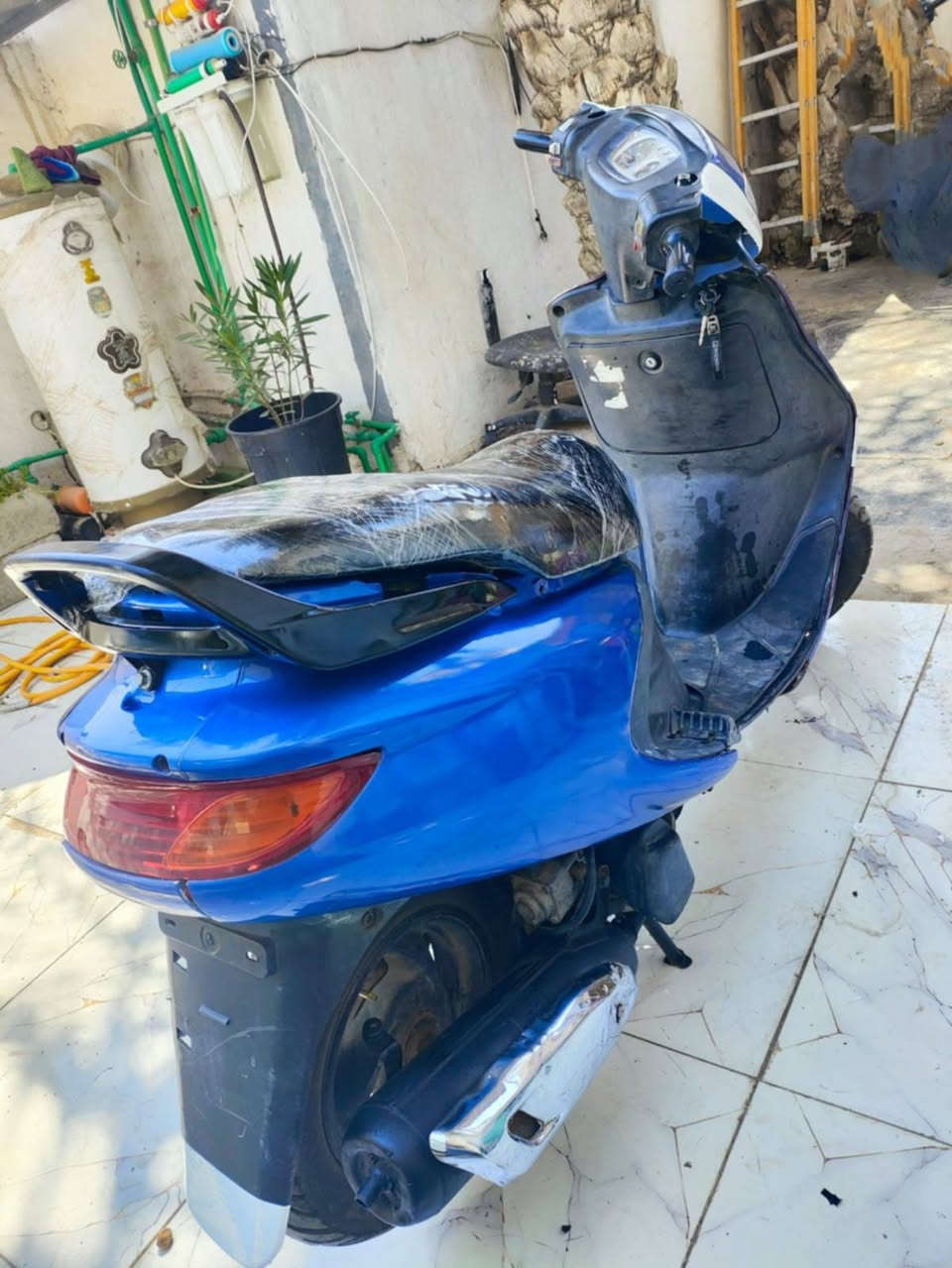 فراشه نثية مفتوحه شغاله سلف هندر عوزها بس باتري سعر 280 وبيها مجال ***********

