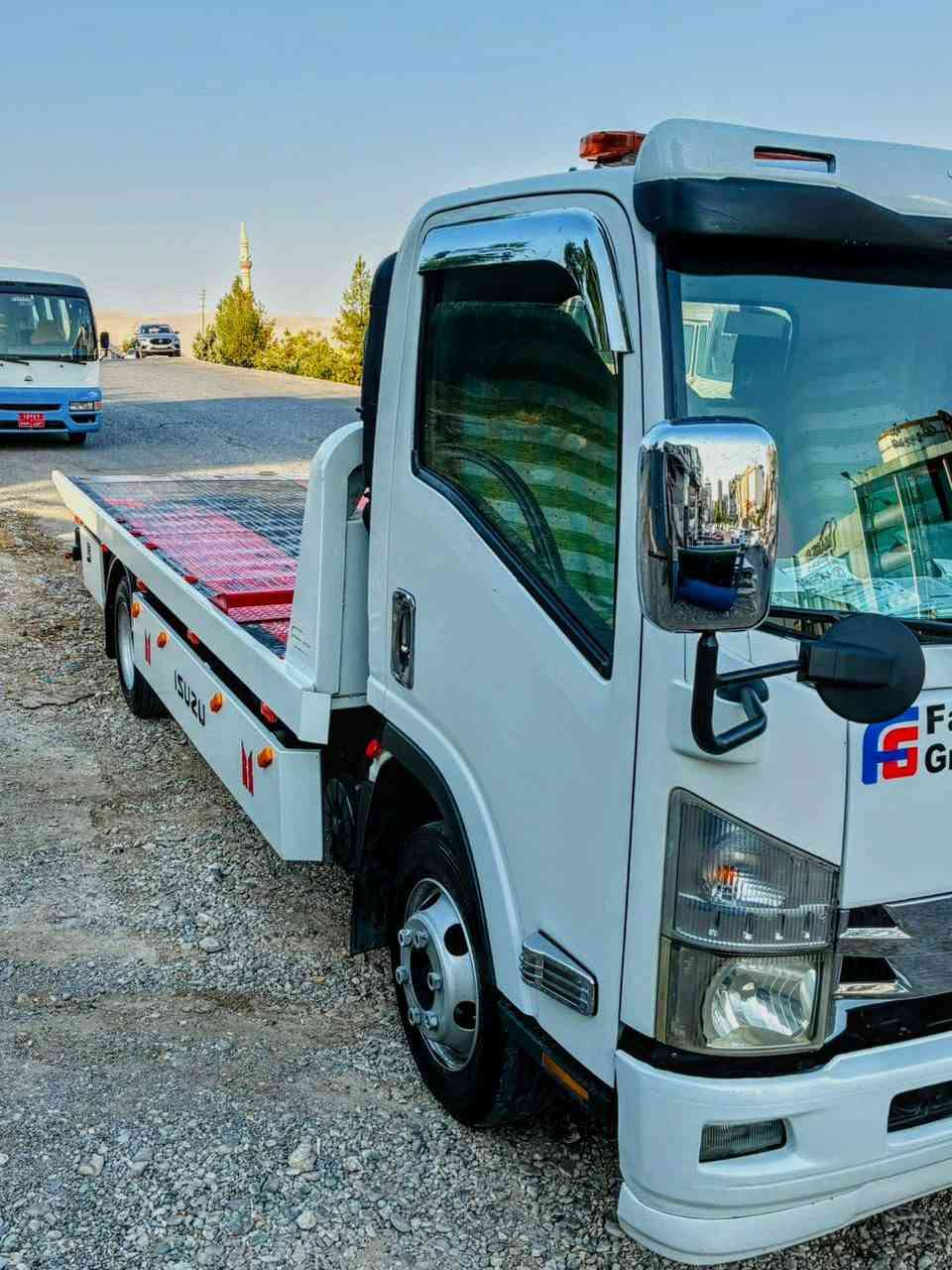 السلام عليكم ورحمة الله وبركاته 🌹
🚛 للبيع / كرين فلات إيزوزو ما شاء الله، بحالة الوكالة ✨
🔹 الموديل: 2011
🔹 الحجم: 115
🔹 البودي: نزال، 3 جكات
🔹 طول البودي: 5.60 متر
المواصفات: ✅ تبريد بلادي (ثلج) ✅ جامات كهرباء ✅ قفل مركزي ✅ بريكات أمامية ديسك ✅ مكينة بمب نوزل بلادي
السيارة شغلها خفيف وما شاء الله بدون أي نقص، وجميع أجزائها بشرط.
🔹 المكينة – الكير – الشاصي – الأكسلات – البودي
مكفولة كفالة عامة.
💪 البودي نظيف جداً، بدون أي خوار أو لَيچ، ويحمّل باص 30 راكب بكل أريحية وبدون أن يخرج عن البودي.
🛞 جميع التايرات الستة لوكه جديدة مع بطارية جديدة.
📄 الرقم والسنوية والإجازة جديدة لغاية 2030، والسيارة لا تحتاج أي مصروف وقت الاستلام.
📍 العنوان: السليمانية – مركز المدينة – قرب سرجنار.
📞 ***********
شاباز كرێن | Shabaz Kren
