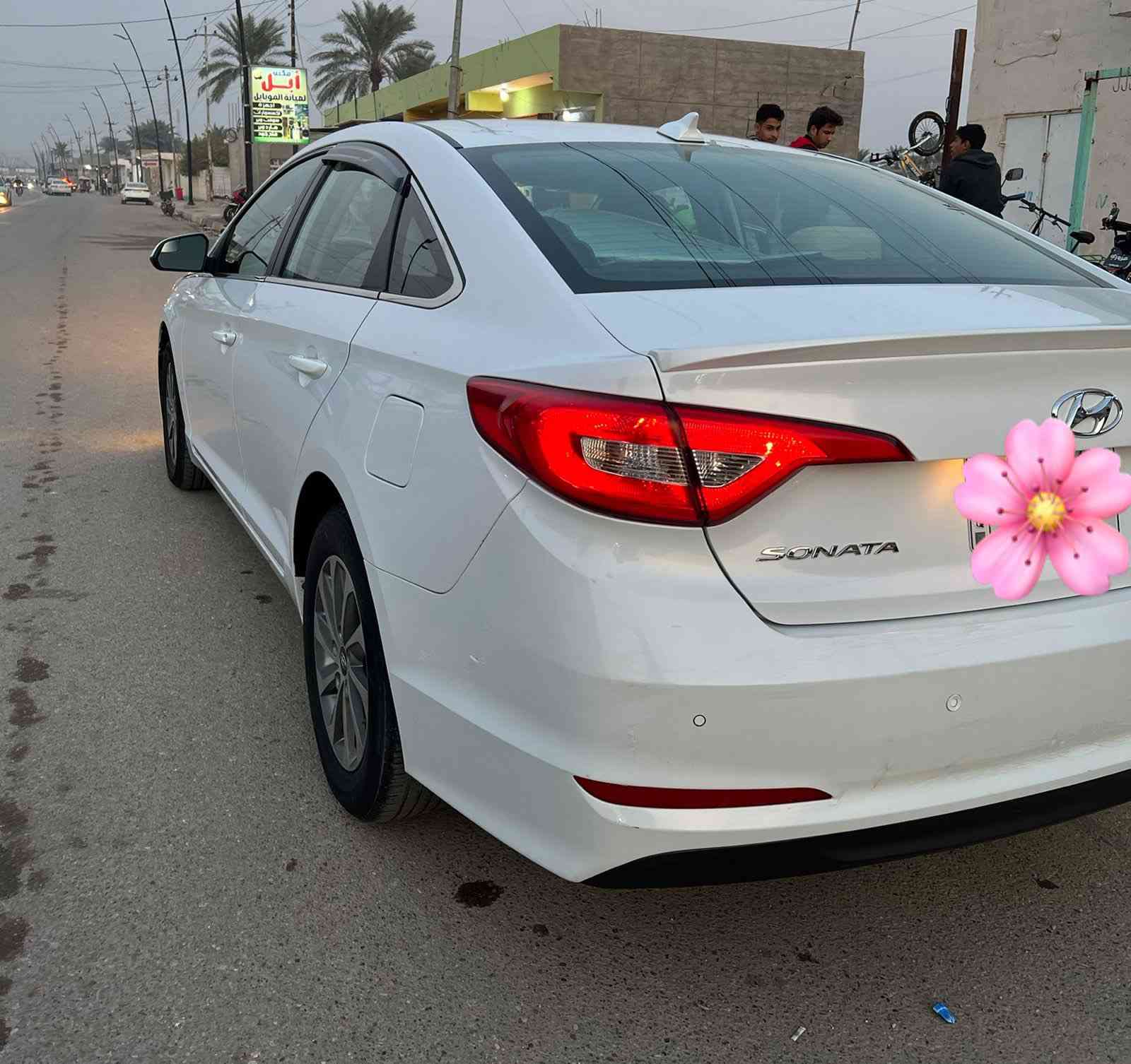 السلام عليكم
سوناتا 2017 وارد امريكي رقم انبار 

🚘سيارة كلين تايتل يعني بدون ضرر والسونار موجود مع الصور 
_اللون ابيض صدفي مميز 
_ضمان كير ومحرك GDI 
_تحكمات ستيرن جهتين 
_تحكم تبريد بيانو 
_ثلاث انضمه قياده ( ايكو - سبورت - نورمل ) 
_مانع انزلاق 
_داخل السياره صاج 
_تخم تاير جديد
_السيارة حرة بأسمي والتحويل ثاني يوم 

🚙السيارة احلى من الصور بهوايه تجي وتشوف و السعر ١٣٥ $ وبيه مجال حك جيتك 
📍#مكان السيارة الأنبار _ الخالدية 

للتواصل ***********
