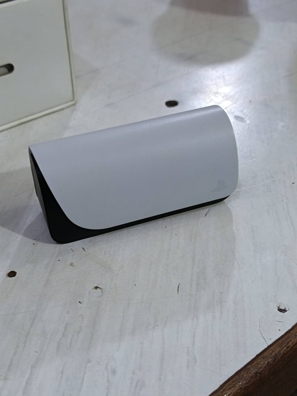 سماعات بلي فايف ايربود
السماعات شخط واحد مابيهن صوتهن كلش واضح 
بس كارتونتهن تعبانه وغراضهن كاملات 
سعره 130 الف للتواصل واتساب ***********
