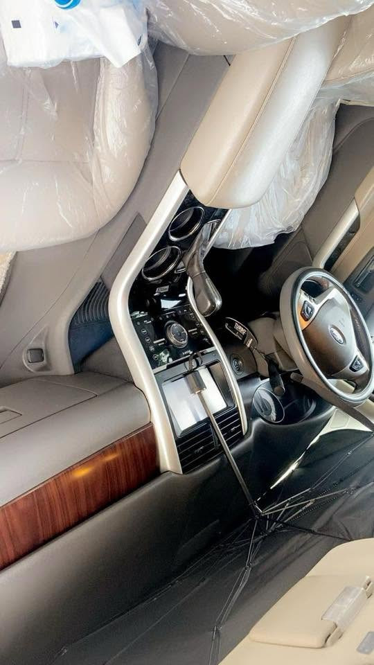 🚘 **Ford Edge Limited 2013 - Full Option** 🚘
للبيع فورد إيدج 2013 ليمتد (Full Full) بحالة الوكالة:

✅ رادار أمامي
✅ مرايا جانبية مع هيتر
✅ نظام بصمة + تشغيل عن بعد
✅ بصمة دخول للأبواب
✅ مقاعد جلد كهربائية مع ميموري
✅ المقعد الخلفي كهربائي
✅ صندوق خلفي كهربائي
✅ حساسات + كاميرا خلفية
✅ سقف بانوراما
✅ إضاءة داخلية 7 ألوان
✅ تبريد مقاعد (قطعتين)
✅ محرك 6 سلندر (V6)
✅ نظام صوت SONY الأصلي
✅  التبريد ثلاجه  مع البصمه
✅ دمامات خلفية وكالة

📌 السيارة بلادي شركة
📌 مكفولة من ناحية الشاصي والمحرك (لا فتح ولا برغي)
📌 فقط تعديل بسيط جداً جداً بالهلال الخلفي
📌 الممشى: 73 ألف فقط
📌 رقم جديد سنوي باسمي
📌 السيارة بحالة ممتازة جداً وتستحق المشاهدة

🔹 تعال شوفها بعينك، وكل شيء واضح وموجود بالسيارة.

📞 للتواصل:
***********
